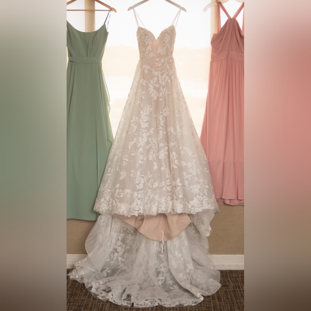 Elegant Cream Lace Women Dress